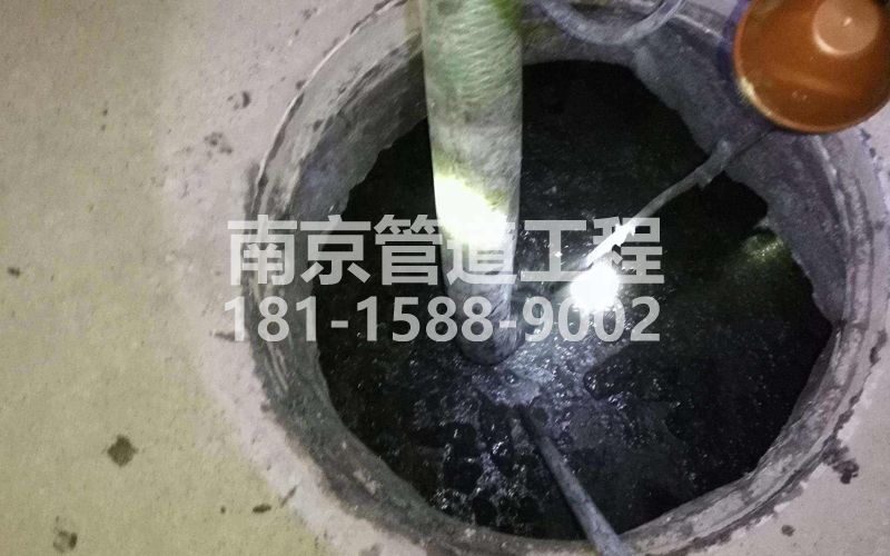 216孟北村清理化粪池